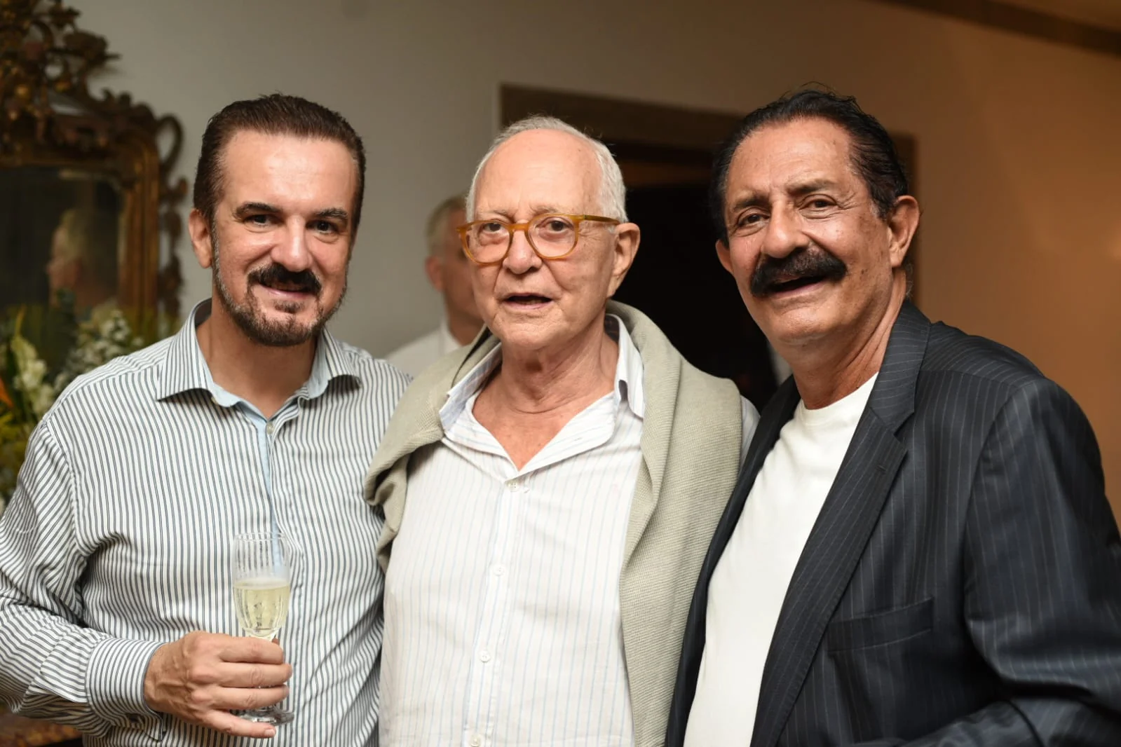 Christine Valença lança vinil e presenteia 80 convidados em Ipanema