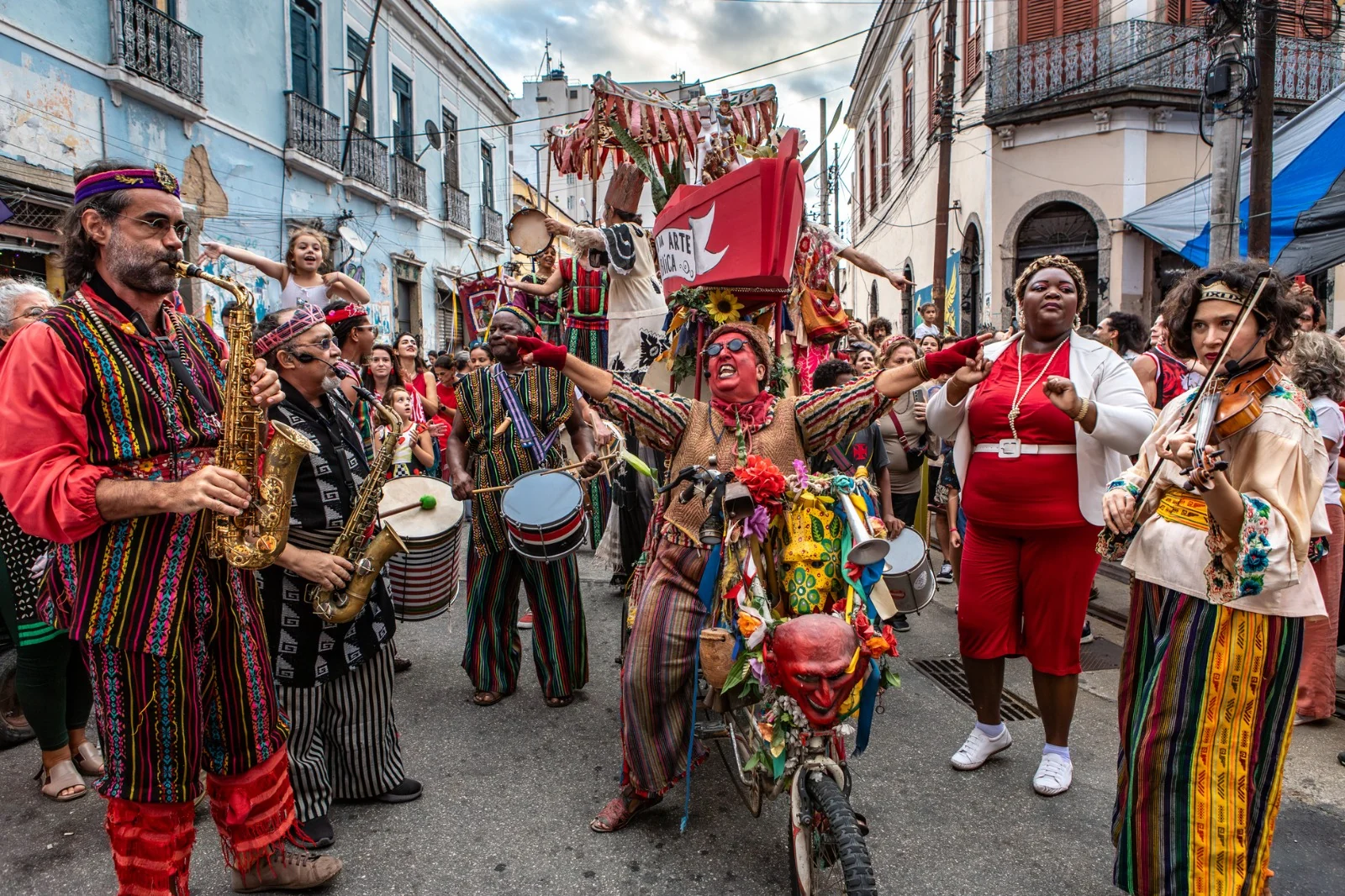 Companhia de teatro celebra 45 anos com programação gratuita na Gamboa