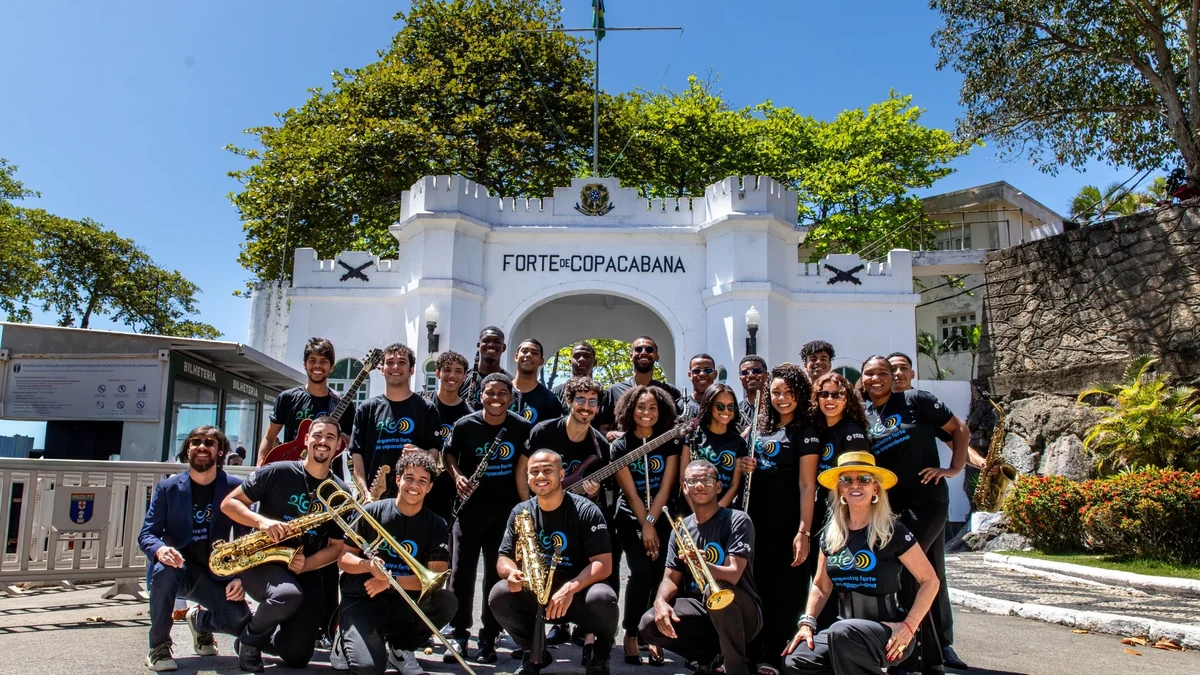 Concerto gratuito no Forte une jovens e MPB