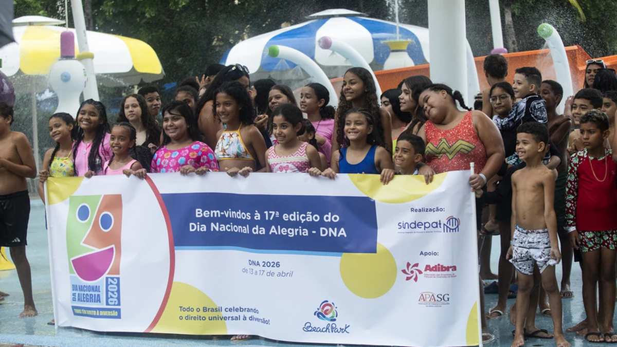 dani hypolito e madrinha do dia nacional da alegria no beach park featured