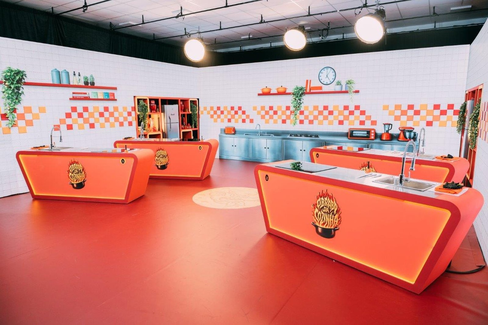 Defante estreia reality caótico na cozinha digital