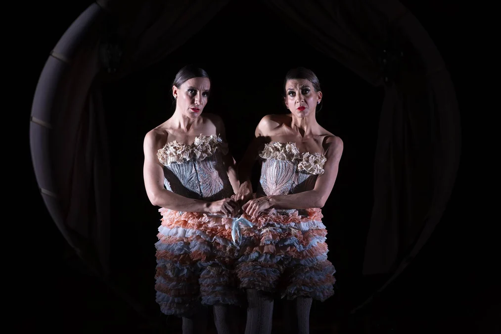 Demasiado Juntas percorre o Rio com circo, humor e segredos