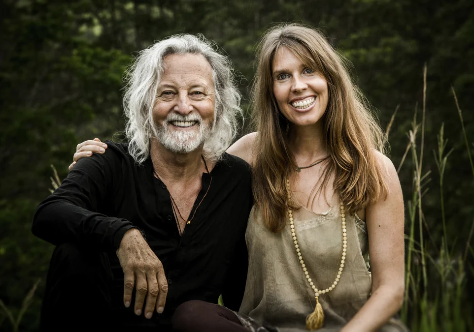 Deva Premal & Miten chegam a Florianópolis pela 1ª vez