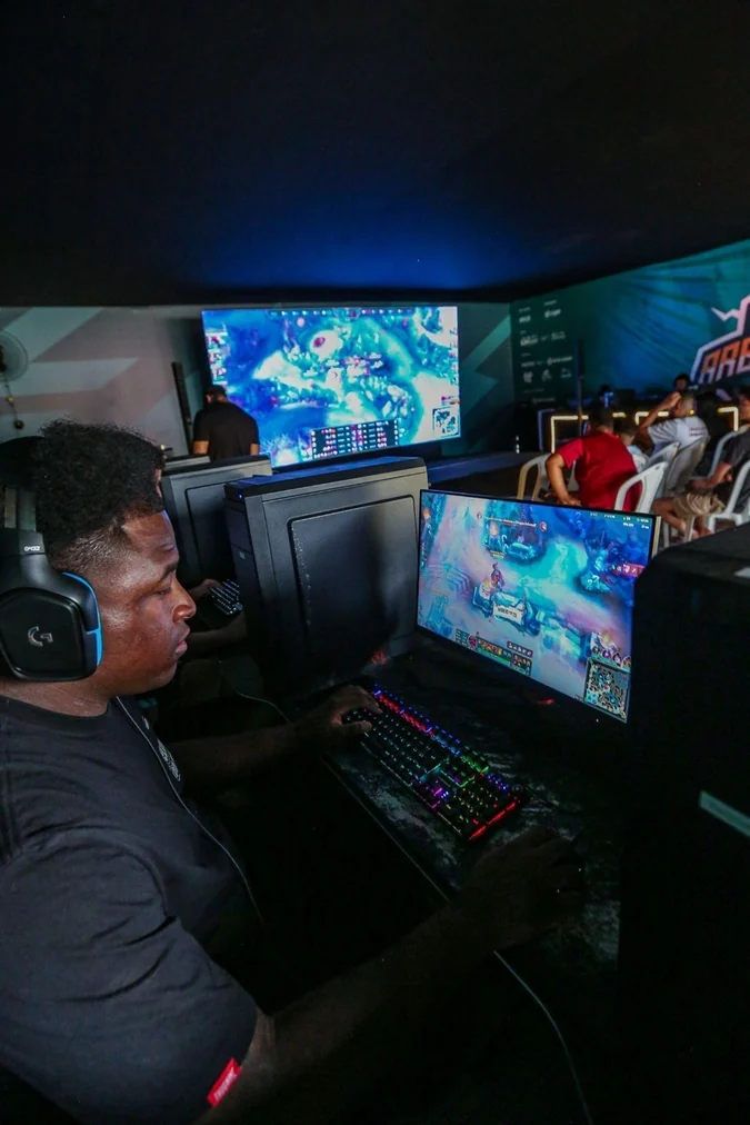 Dilsinho e esportes grátis agitam Vassouras