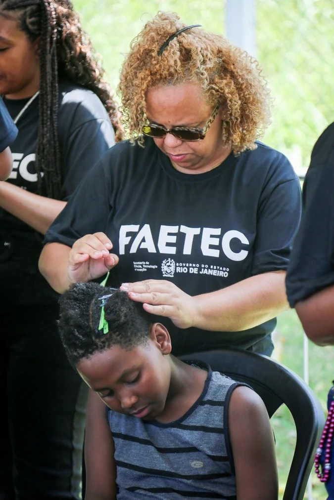 Dilsinho e esportes grátis agitam Vassouras