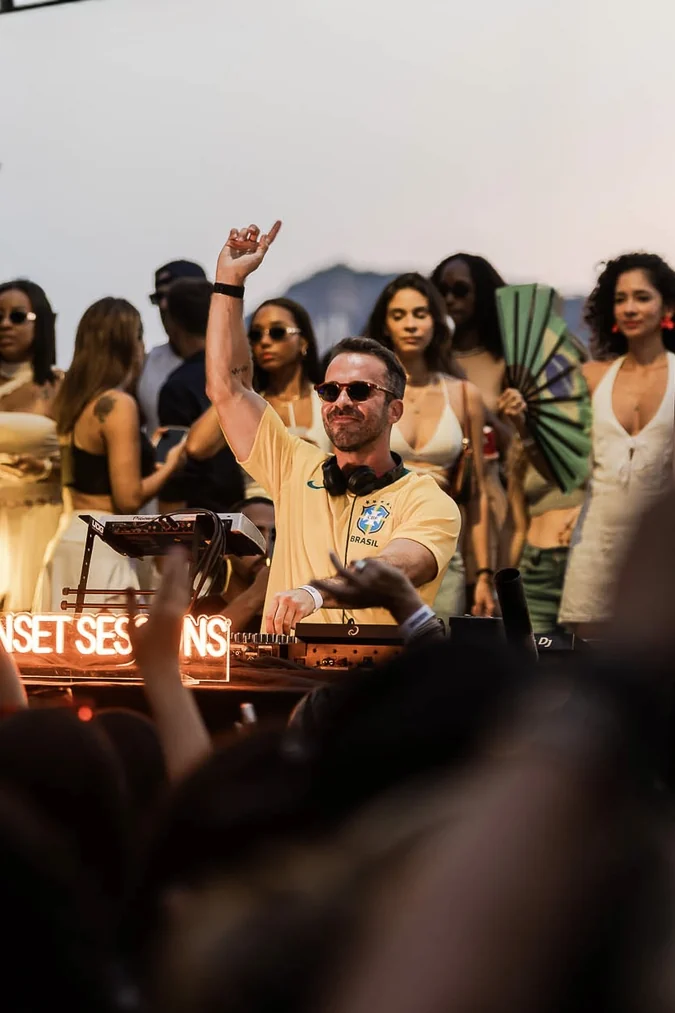 DJ Tommax leva Afro House ao pôr do sol nos vinhedos
