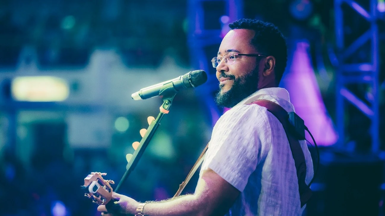 Dudu Nobre leva samba à orquestra no Rio