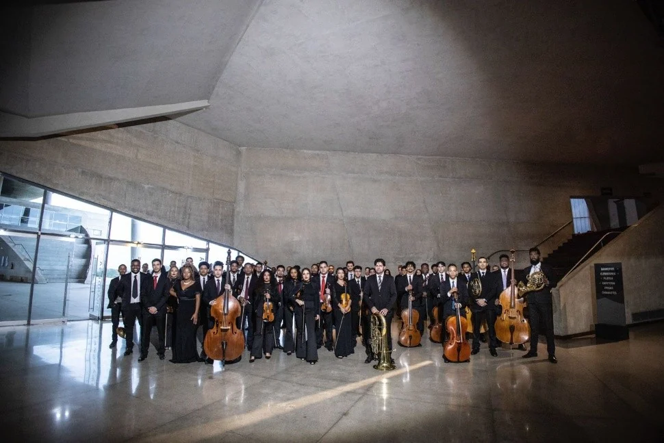Dudu Nobre leva samba à orquestra no Rio
