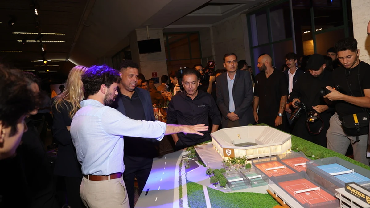Ronaldo lanza club privado de tenis en Alphaville