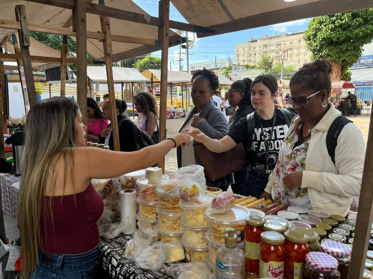 Expo Paixão 90 celebra São Jorge com samba e charme na Barra
