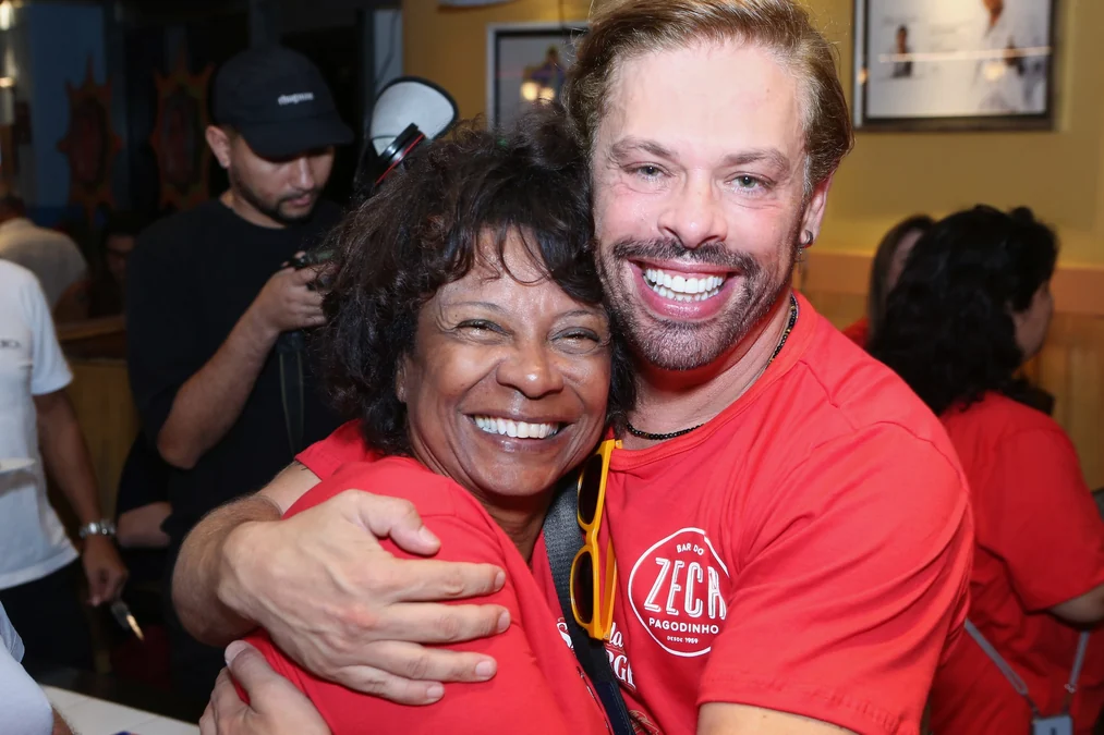 Feijoada de São Jorge reúne estrelas do samba no Rio