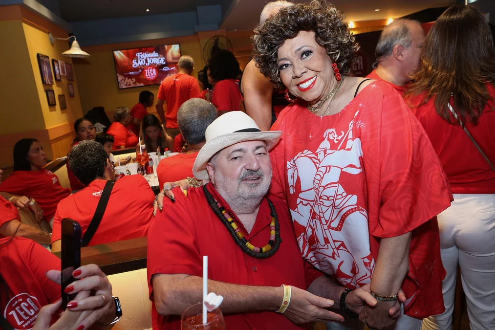 Feijoada de São Jorge reúne estrelas do samba no Rio