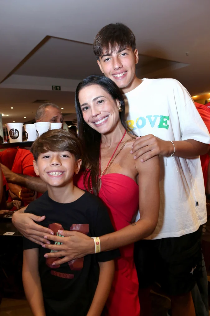 Feijoada de São Jorge reúne estrelas do samba no Rio