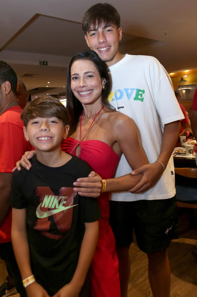 Feijoada de São Jorge reúne estrelas do samba no Rio