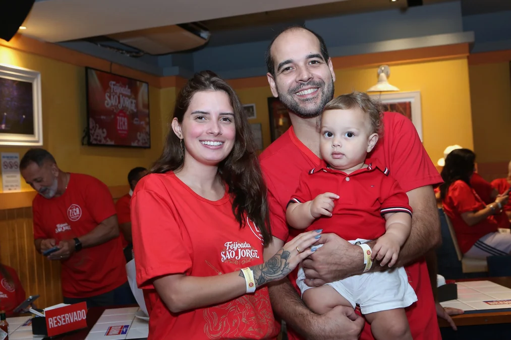 Feijoada de São Jorge reúne estrelas do samba no Rio