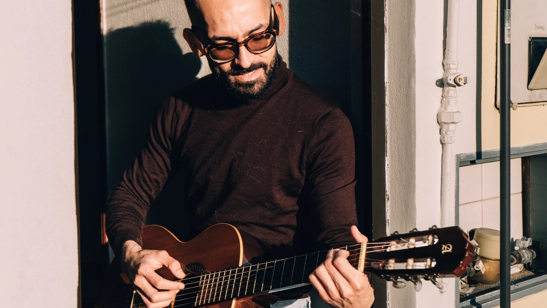 Felipe Caneca antecipa álbum “Deus” com novo single poético