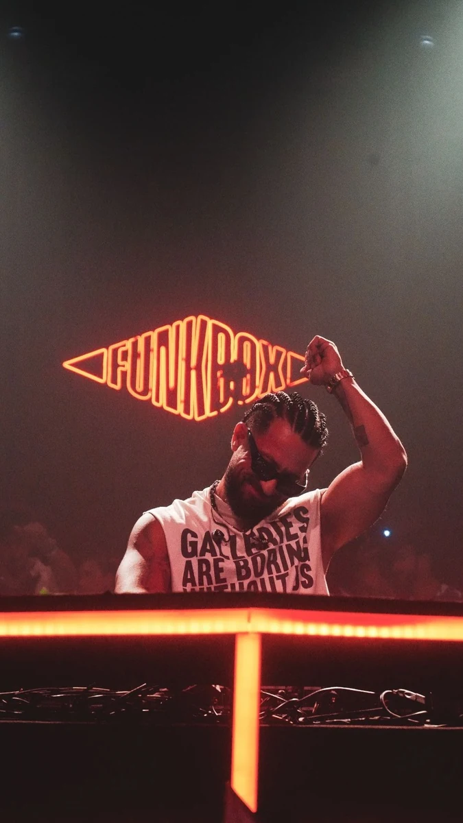 Funkbox arma esquenta no Rio com Dennis