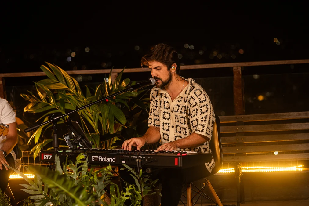 Gabriel Gonti aposta na emoção ao vivo em “De Perto” 1 Gabriel Gonti aposta na emoção ao vivo em “De Perto”