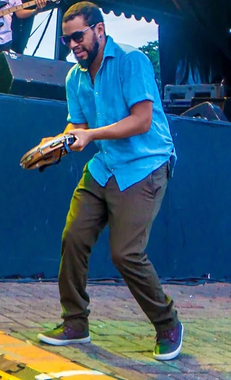 Marvio Ciribelli homenageia gigantes no Bottle’s