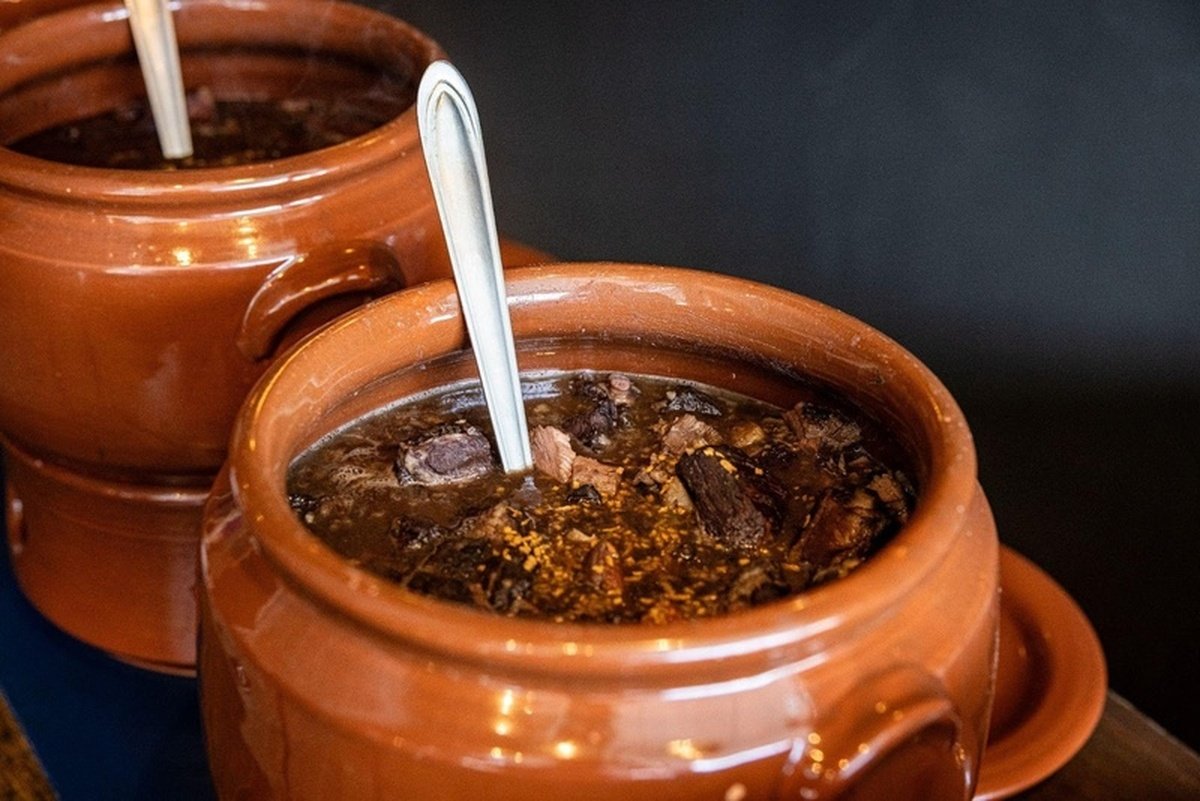 Feijoada com fanfarra todo sábado no Blue Note Rio