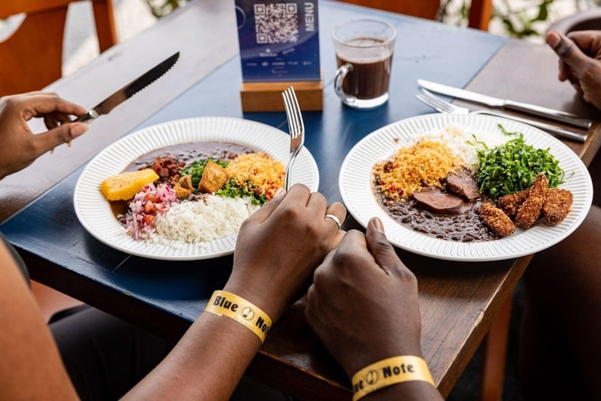 Feijoada com fanfarra todo sábado no Blue Note Rio