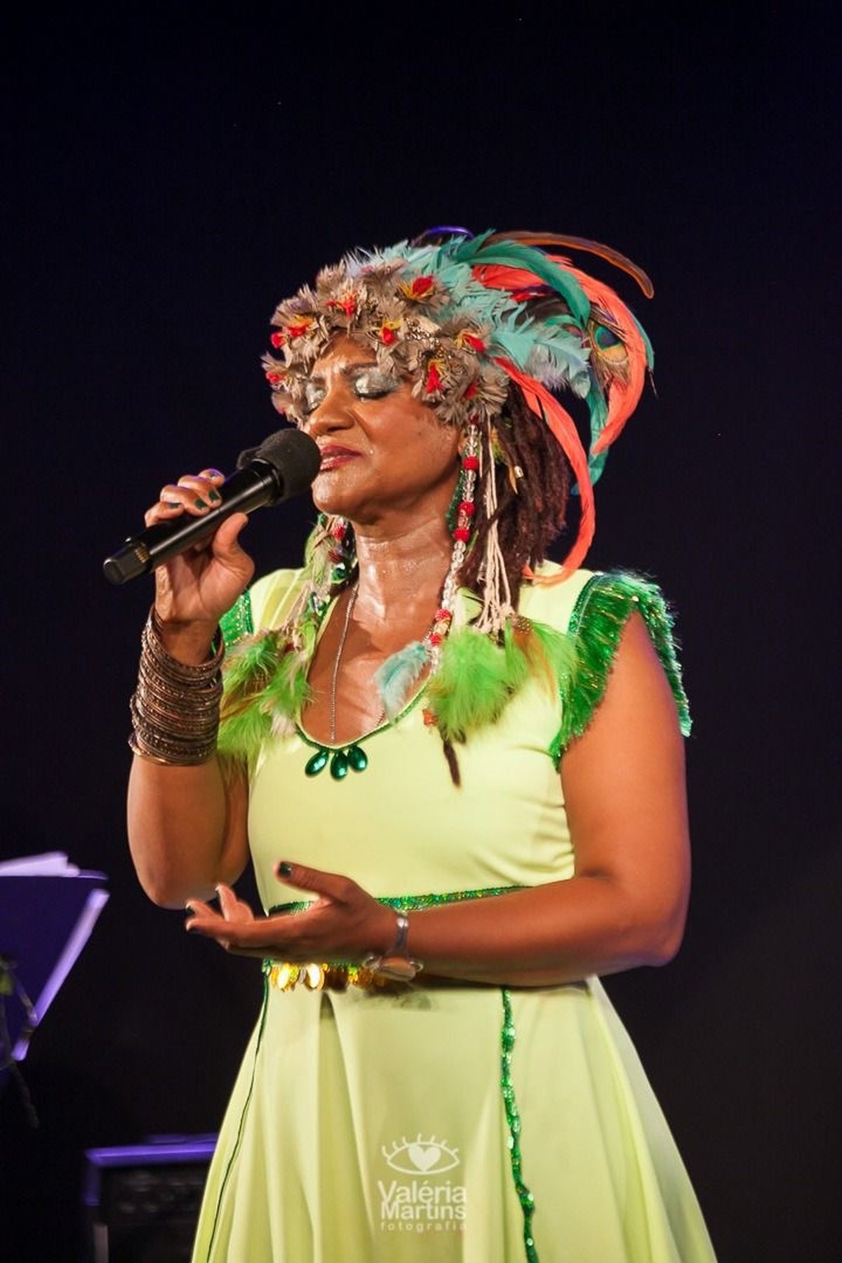 Lizza Dias homenageia Luiz Melodia no coração do Rio