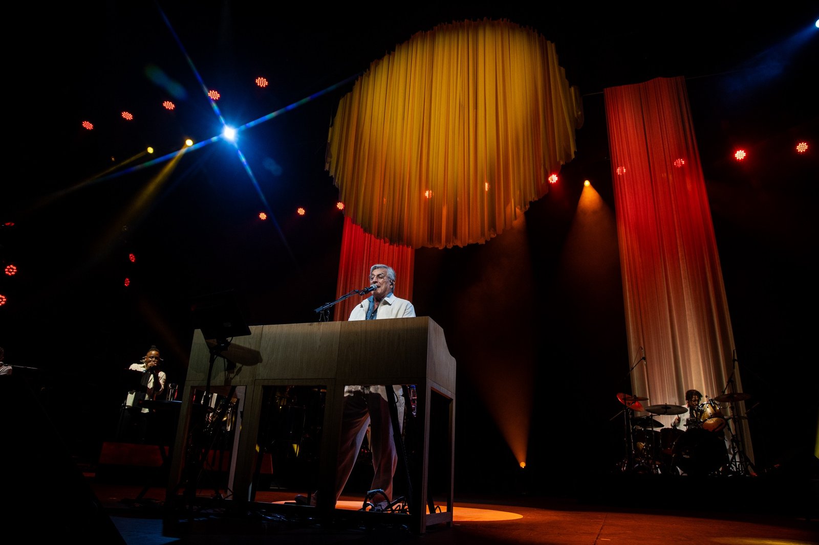 Abril en Qualistage: rock, MPB, humor y más