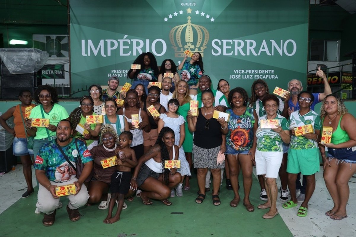 Quitéria Chagas leva alegria de Páscoa às crianças da Serrinha