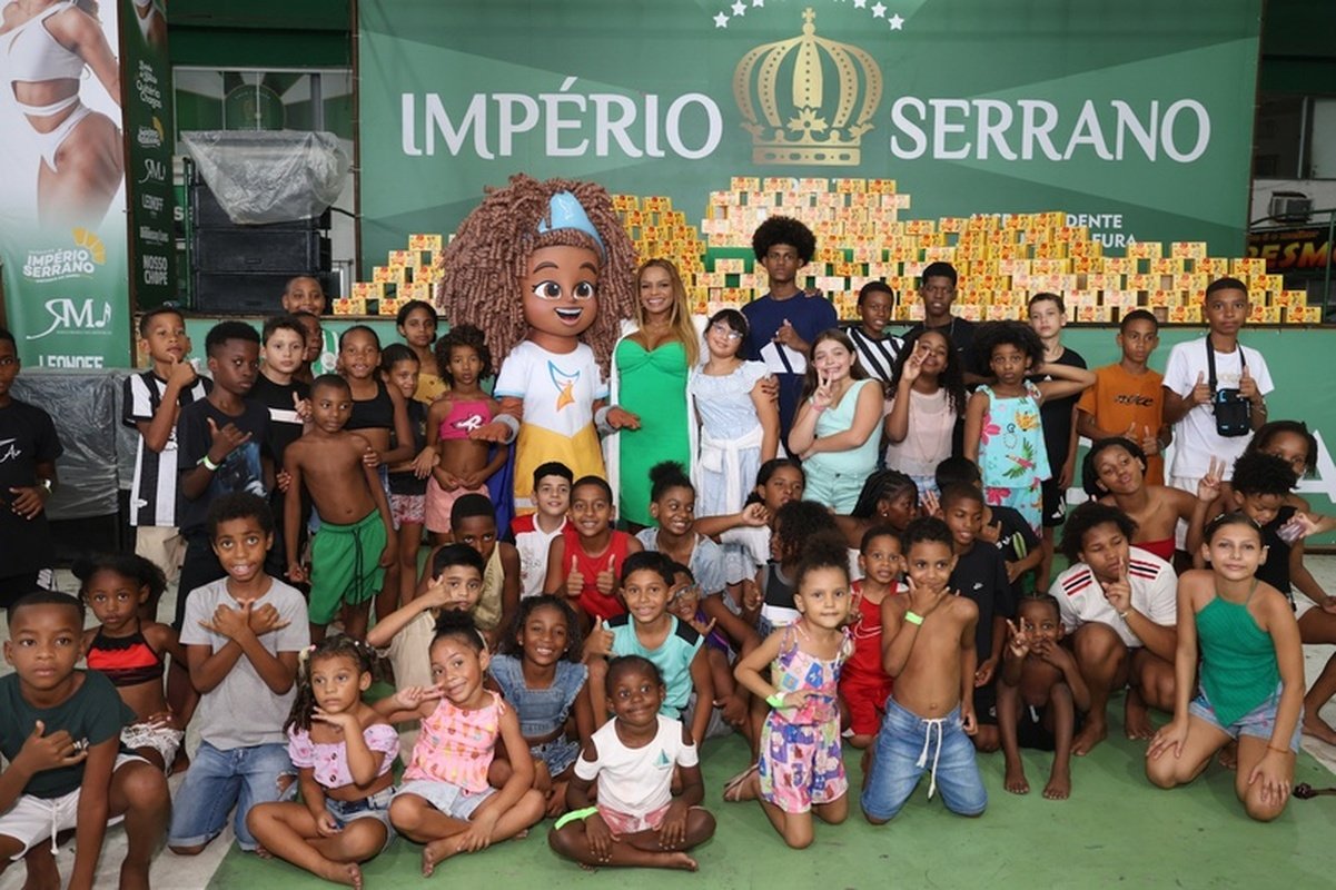 Quitéria Chagas leva alegria de Páscoa às crianças da Serrinha