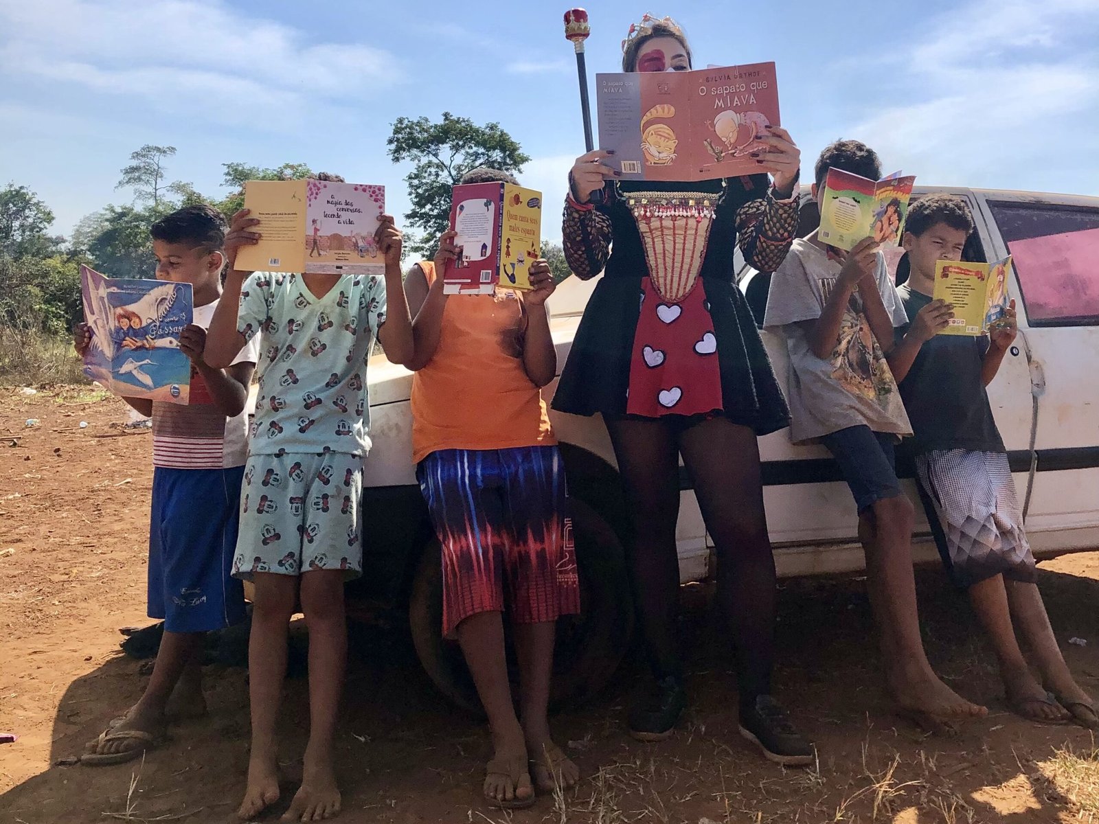 ONG leva 40 crianças ao museu pela primeira vez em Goiás