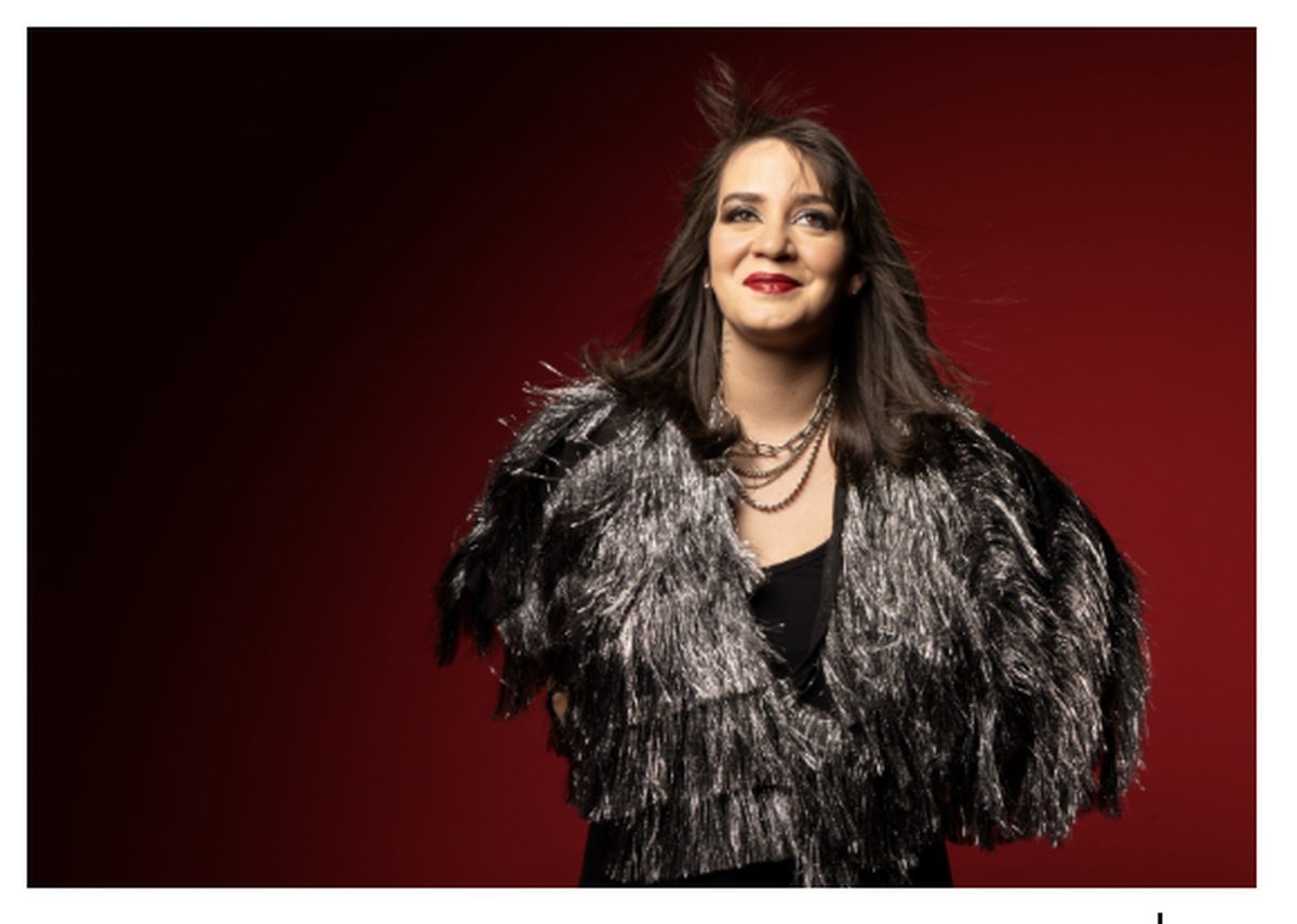 Linda Ramalho traz rock e emoção ao Teatro Brigitte Blair