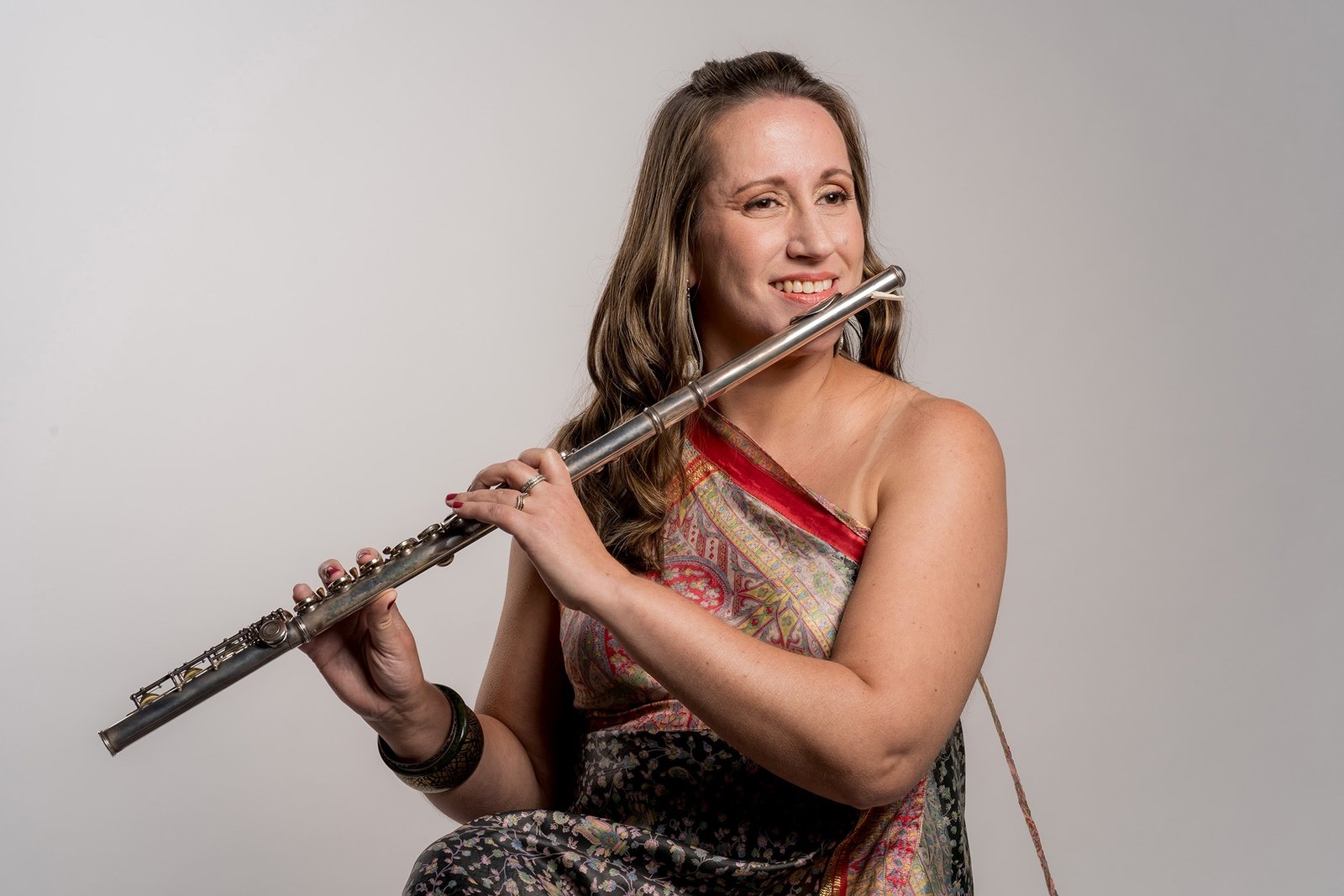 Gabriela Koatz debuts as a singer after 30 years in music