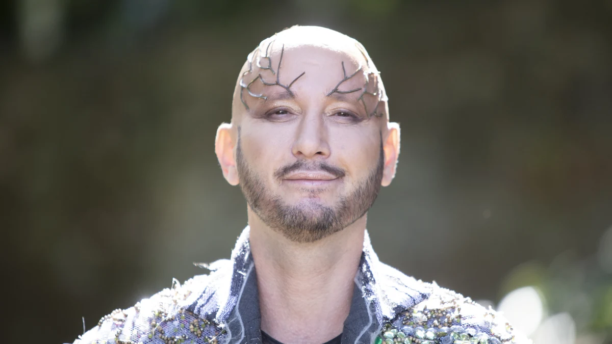 João Fênix transforma palco em memória em novo álbum