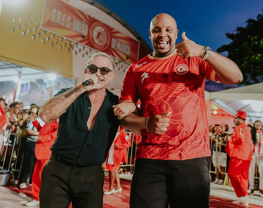 Jorge Aragão e elenco do Carnaval 2027 na feijoada de Maricá