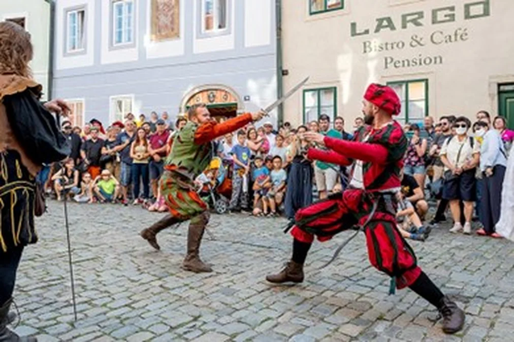 Junho na Tchéquia: cavernas, Iron Maiden e rituais celtas