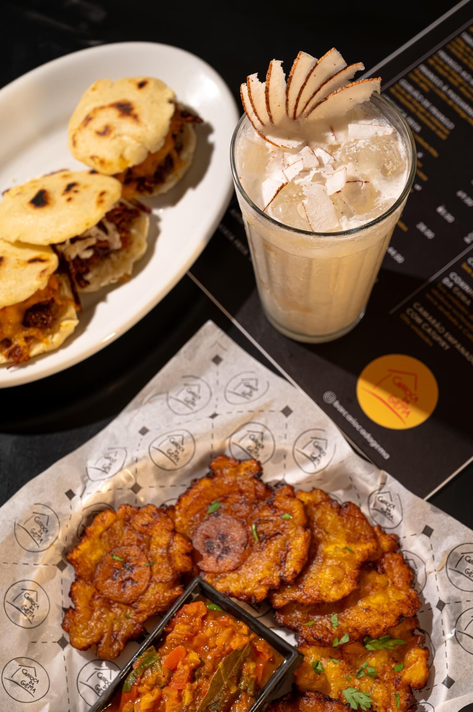 Lapa recebe fãs de Shakira com cardápio colombiano no samba