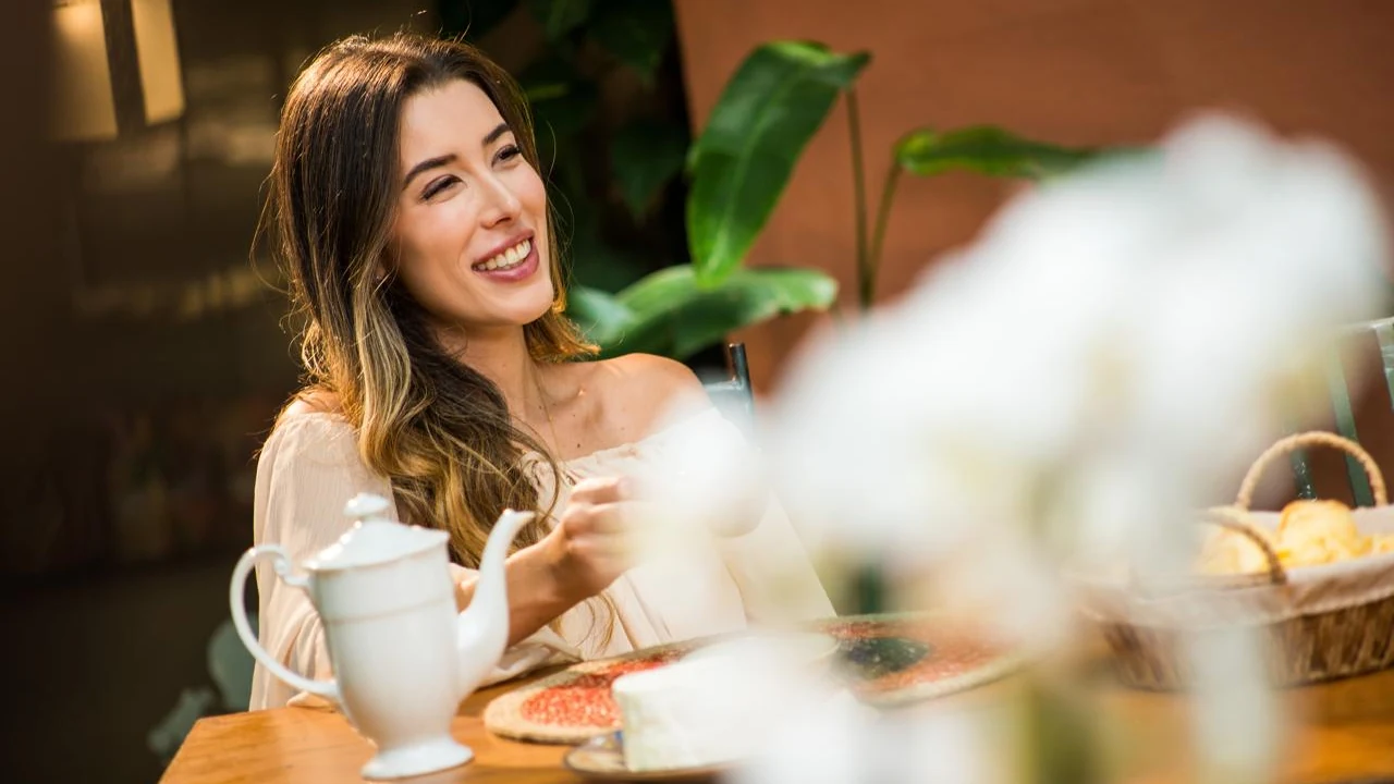 Luiza Felício entrega o amor sem filtro em novo single