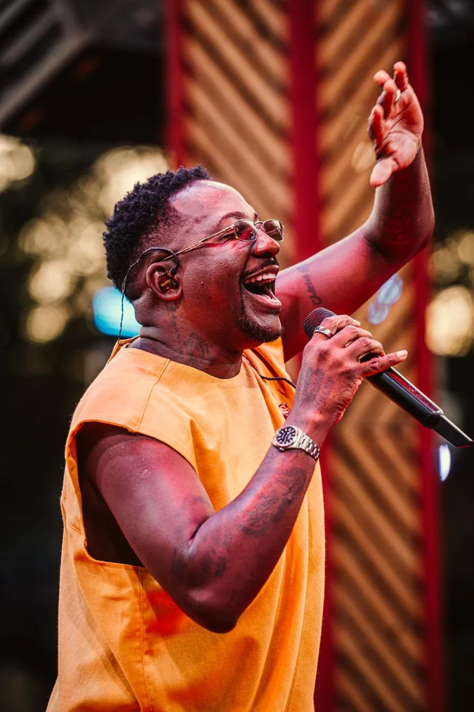 Mumuzinho abre turnê de 10 anos com festa no Mineirão