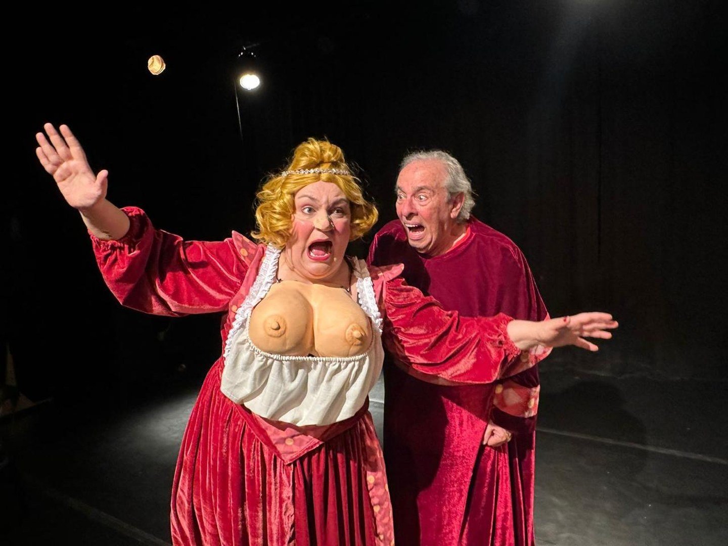 O diabo que entrou no corpo errado chega aos palcos