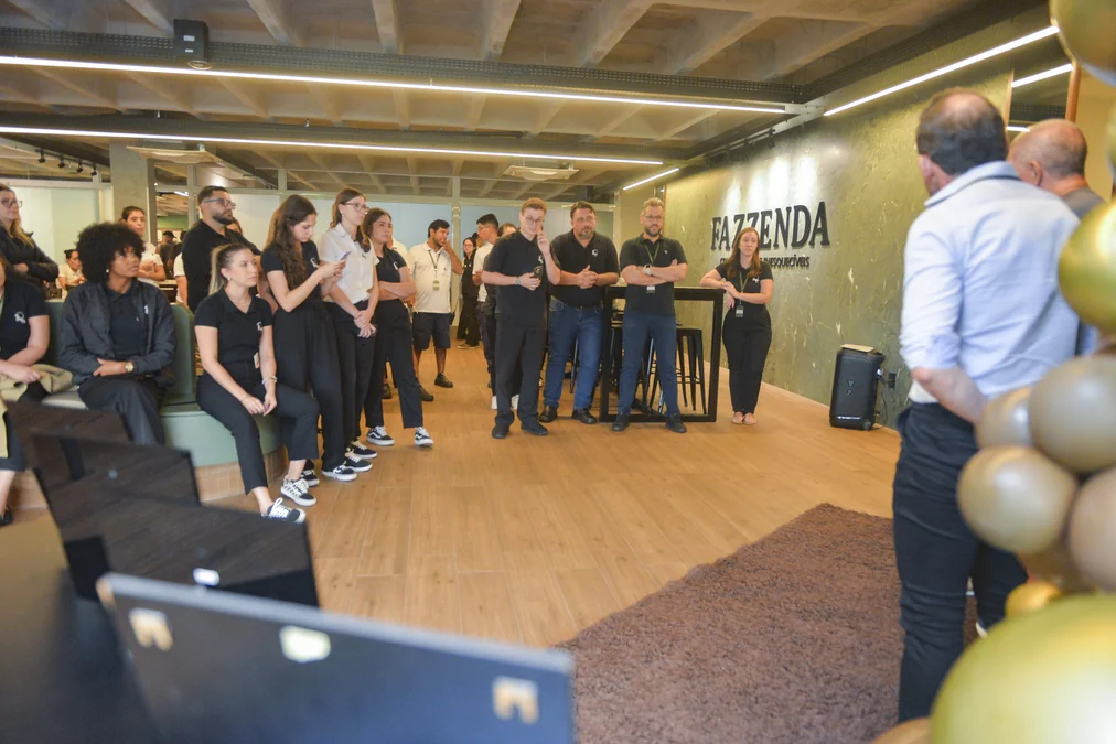 O troféu que o Fazzenda dividiu com toda a equipe