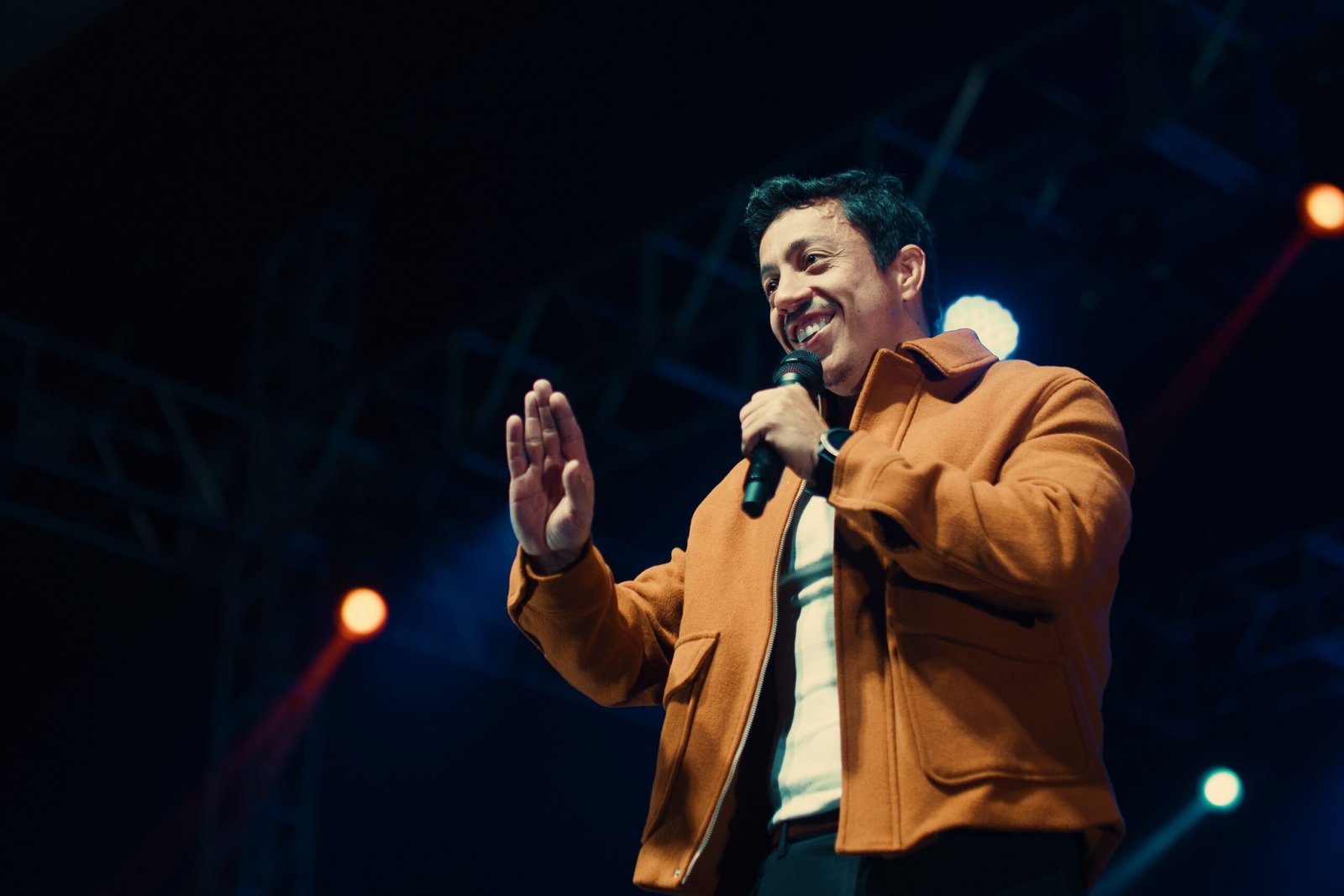 Renato Albani llega a Río con show que rompió récords de venta