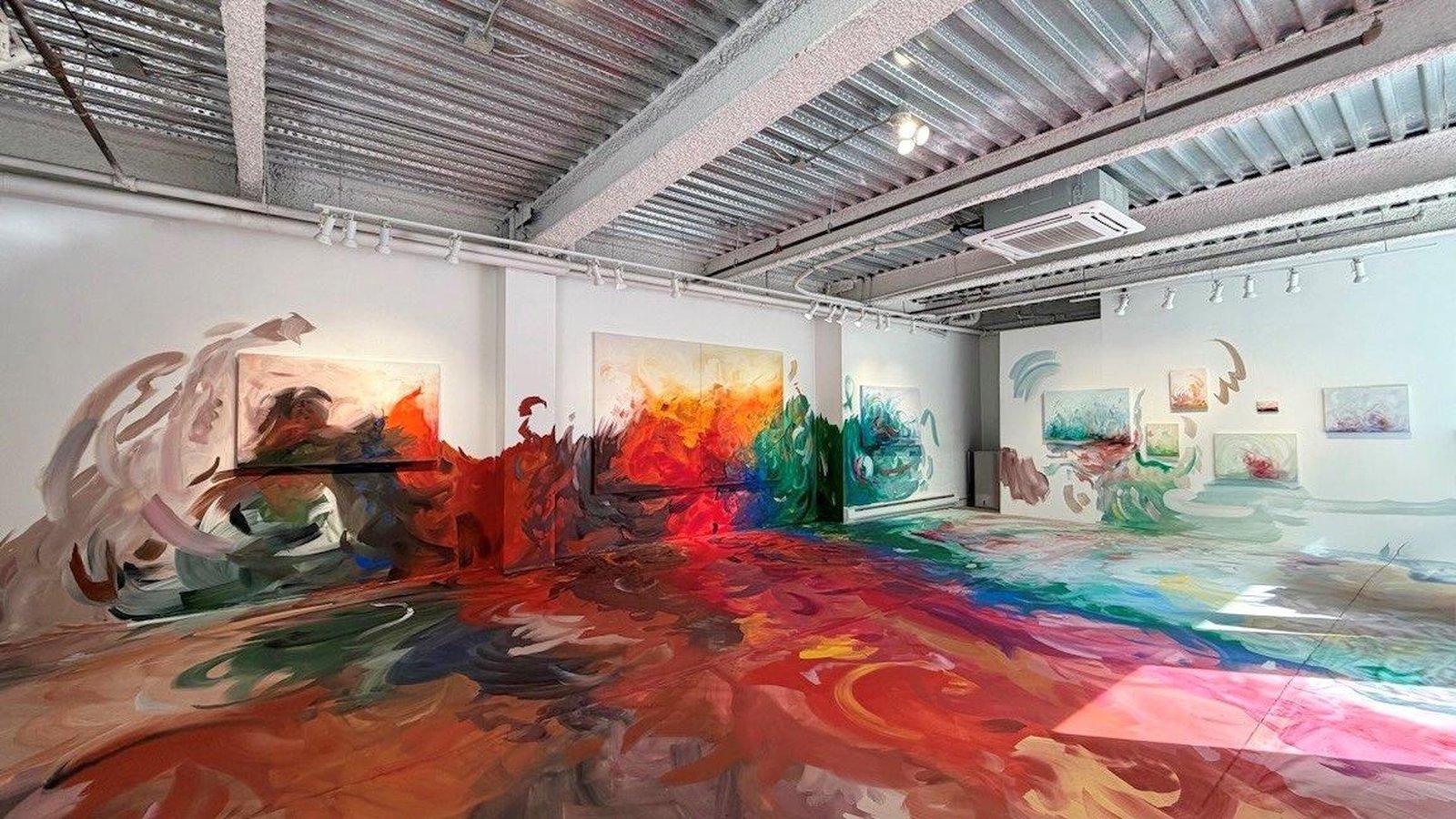 Pàulla Scàvazzini leva pintura-corpo a NY e Rio