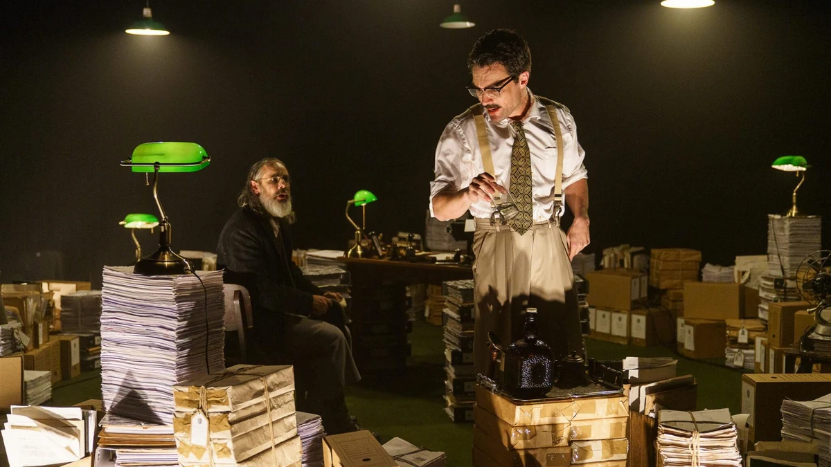 Peça sobre totalitarismo chega ao Teatro Poeira em abril