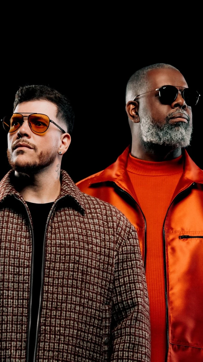 Péricles e Ferrugem gravam audiovisual em SP