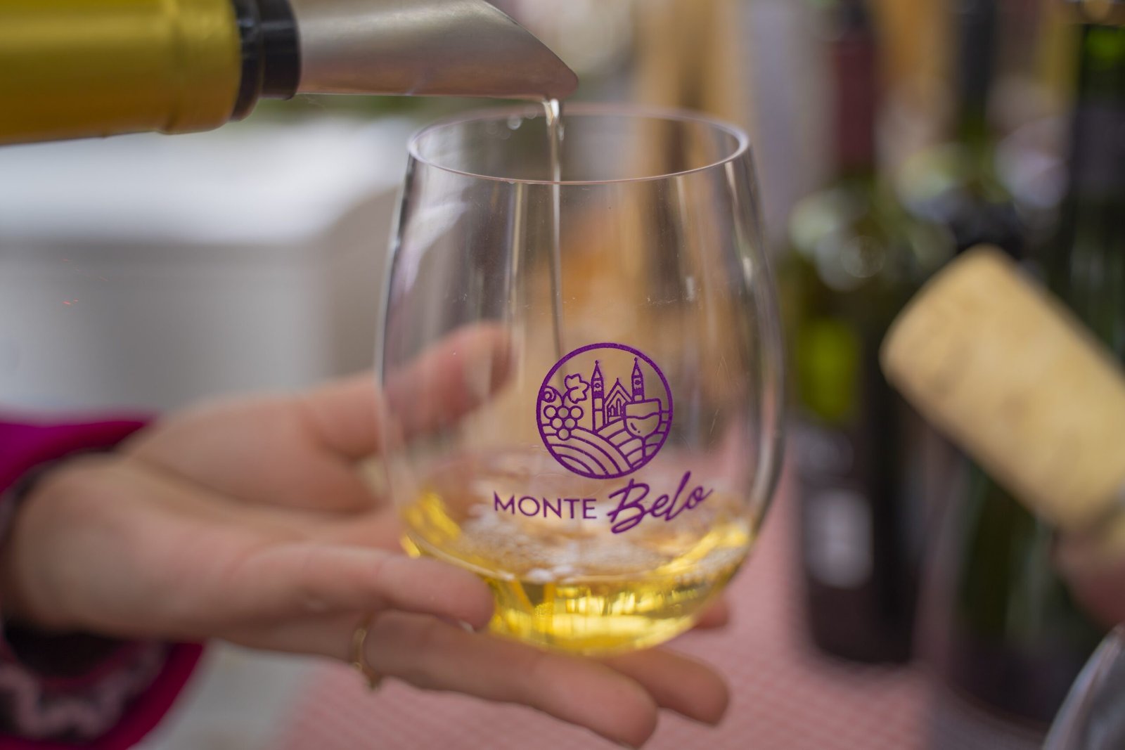 Polenta gigante de 800 kg vira espetáculo no RS