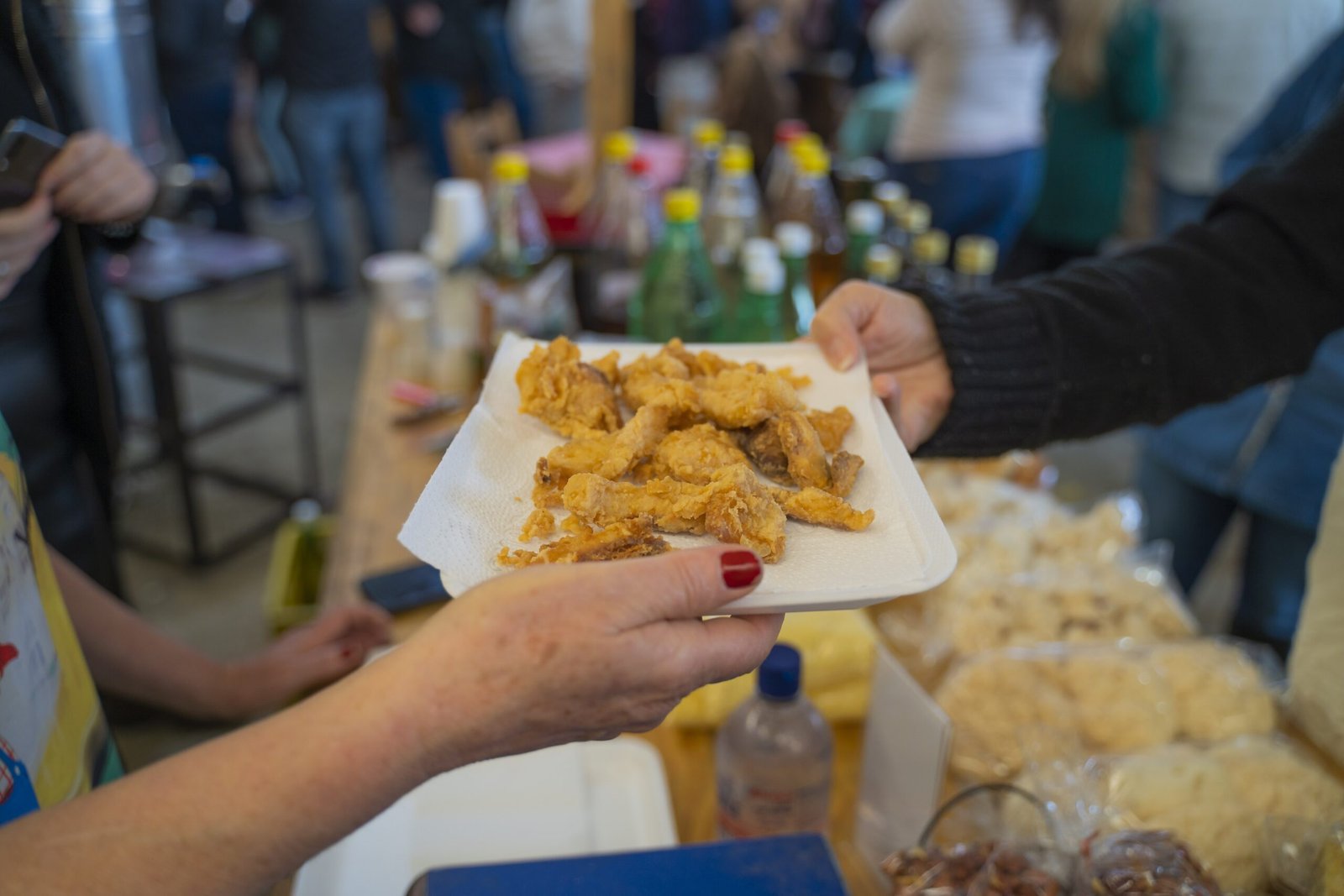 Polenta gigante de 800 kg vira espetáculo no RS