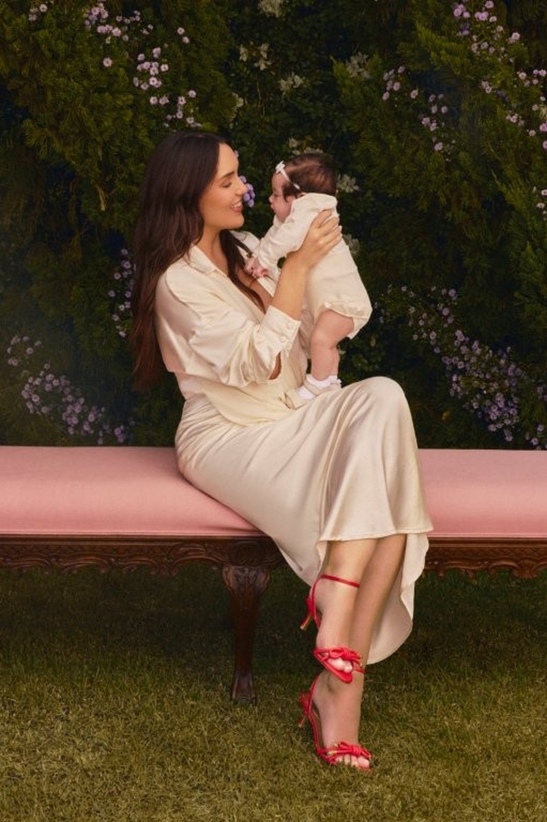 Rafa Kalimann cria cápsula do tempo para filha em campanha da Santa Lolla