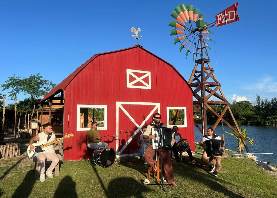 Renno lança "Forró na Fazenda" completo e surpreende