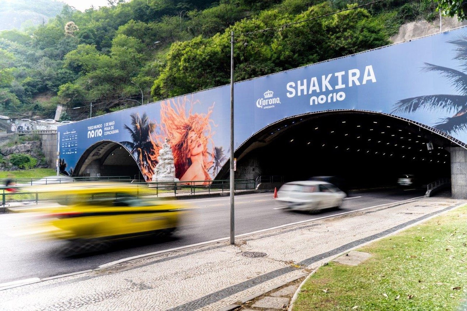 Rio já recebe Shakira com painel gigante em Botafogo