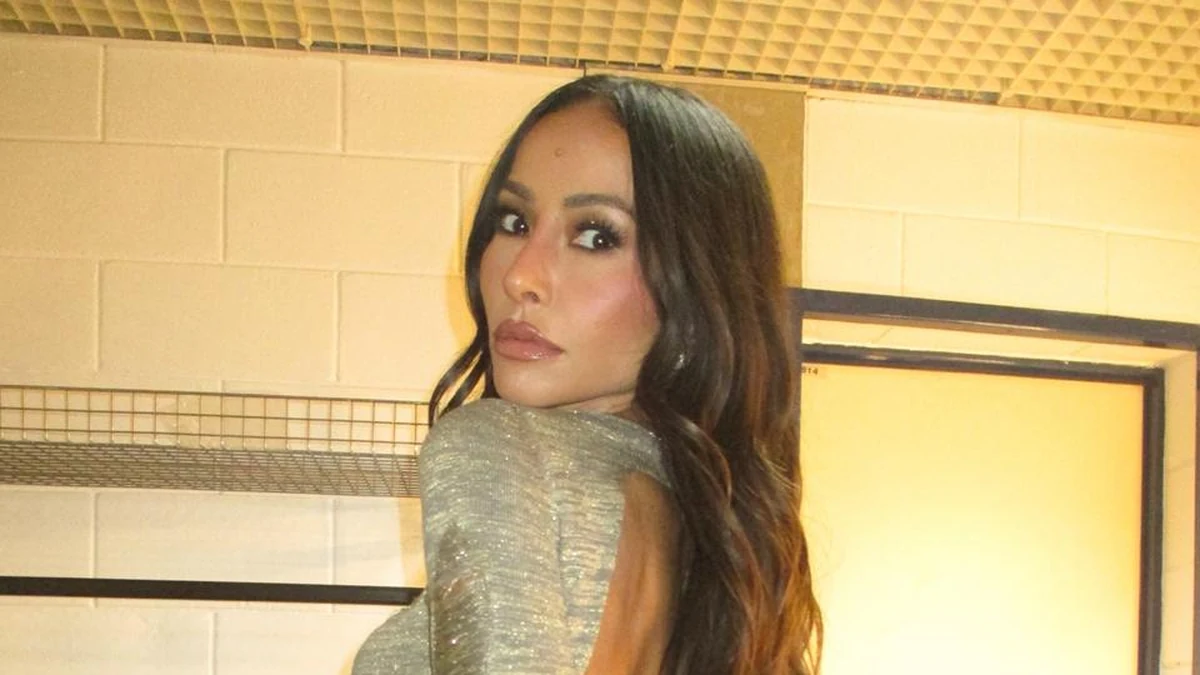 Sabrina Sato brilha no sorteio do Carnaval 2027 com look de recortes